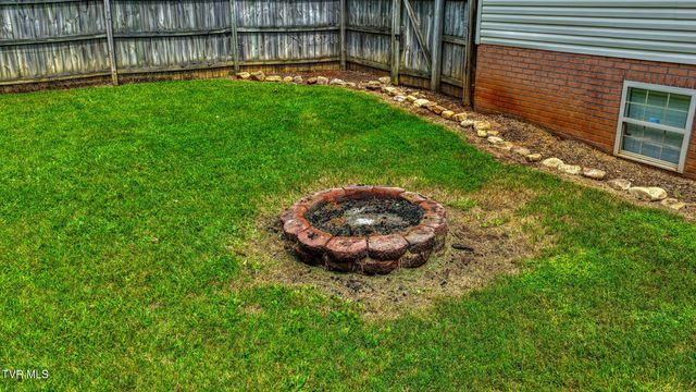 302 Maple Ridge Drive, Jonesborough, TN 37659