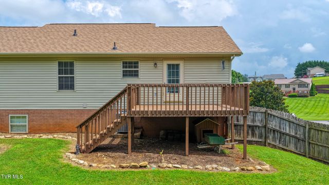 302 Maple Ridge Drive, Jonesborough, TN 37659