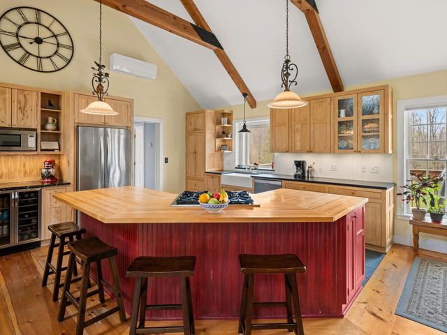 880 Stonefence Road, Richmond, VT 05477