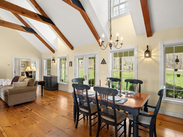 880 Stonefence Road, Richmond, VT 05477
