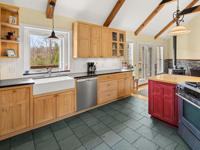 880 Stonefence Road, Richmond, VT 05477