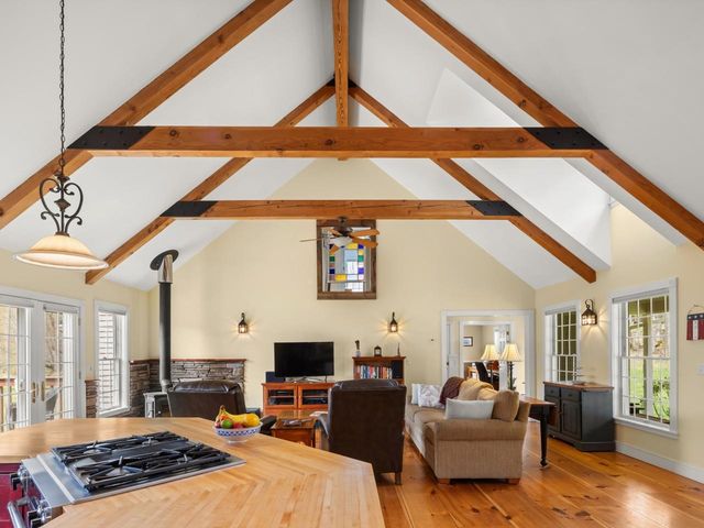 880 Stonefence Road, Richmond, VT 05477