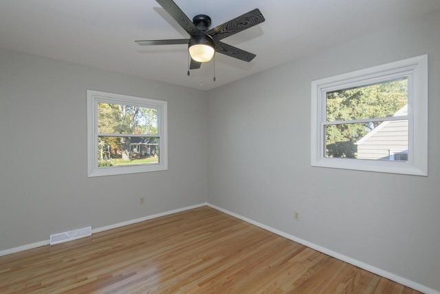 5970 S 34th STREET, Greenfield, WI 53221