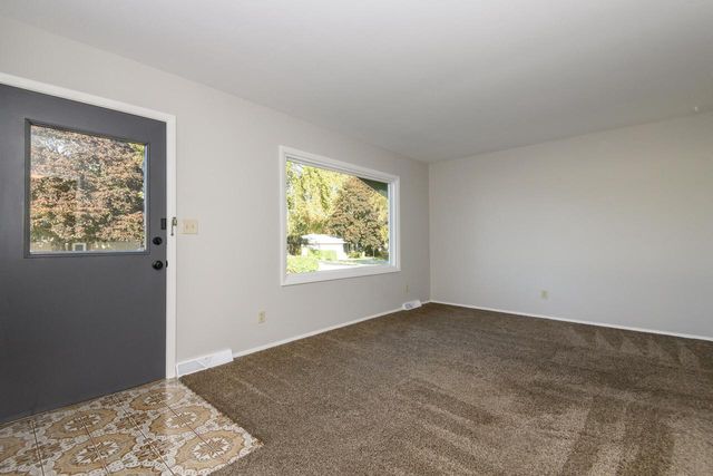 5970 S 34th STREET, Greenfield, WI 53221