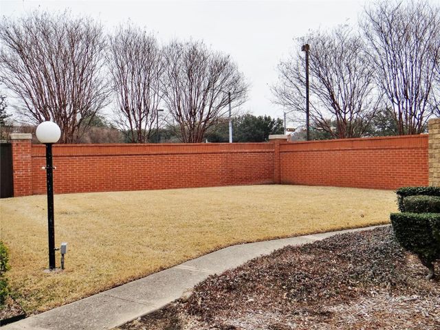 517 Ranch Trail 127, Irving, TX 75063