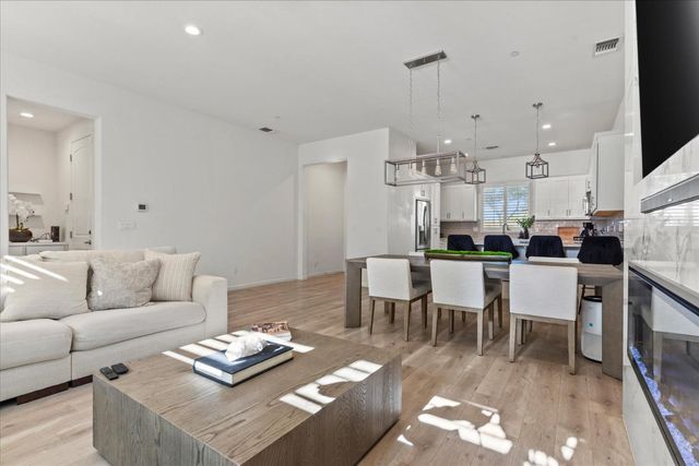 4127 Hydo Lake Way, Sacramento, CA 95834