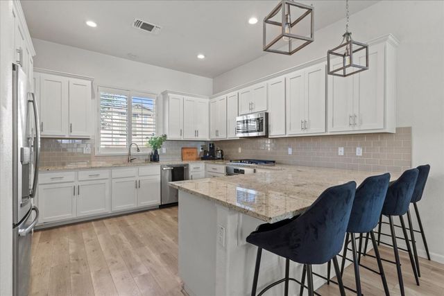 4127 Hydo Lake Way, Sacramento, CA 95834