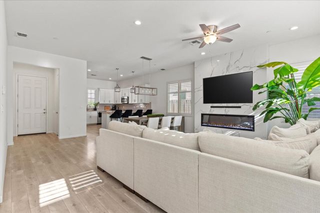 4127 Hydo Lake Way, Sacramento, CA 95834