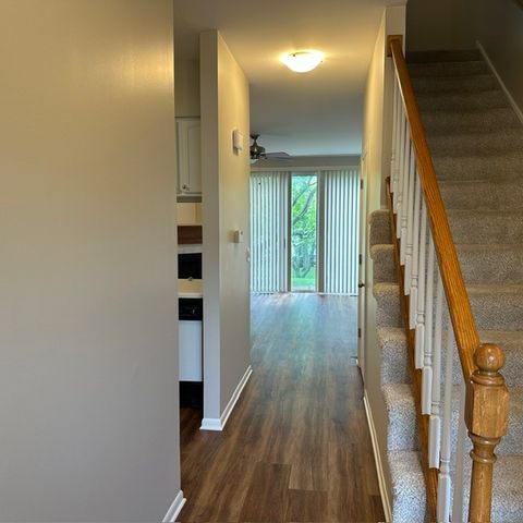 545 Woodcrest Drive 545, Mundelein, IL 60060