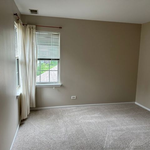 545 Woodcrest Drive 545, Mundelein, IL 60060