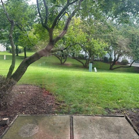 545 Woodcrest Drive 545, Mundelein, IL 60060