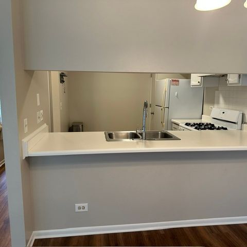 545 Woodcrest Drive 545, Mundelein, IL 60060