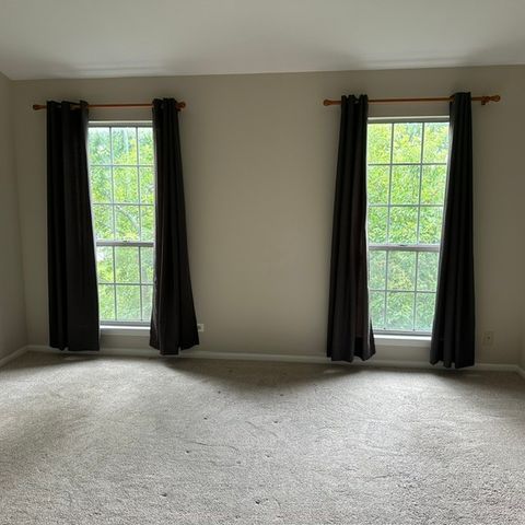545 Woodcrest Drive 545, Mundelein, IL 60060