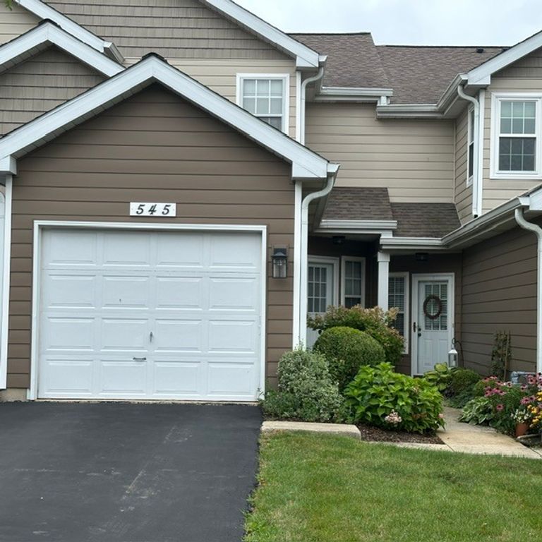 545 Woodcrest Drive 545, Mundelein, IL 60060