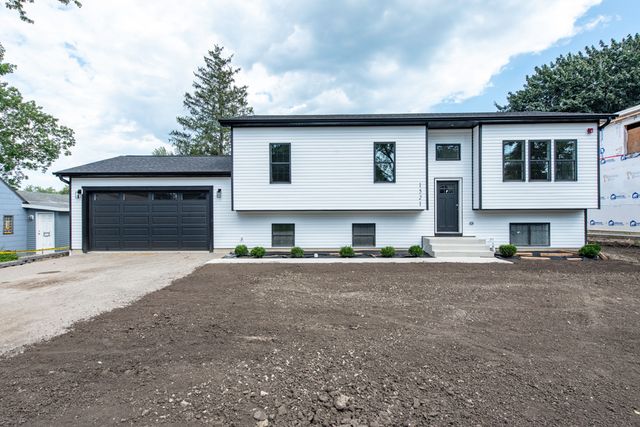 1521 Kenmore Avenue, Round Lake Beach, IL 60073