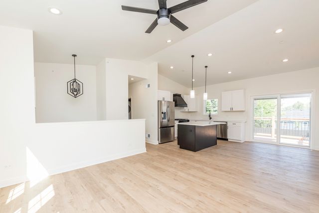 1521 Kenmore Avenue, Round Lake Beach, IL 60073