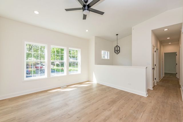 1521 Kenmore Avenue, Round Lake Beach, IL 60073
