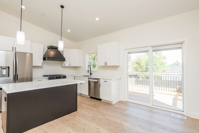 1521 Kenmore Avenue, Round Lake Beach, IL 60073