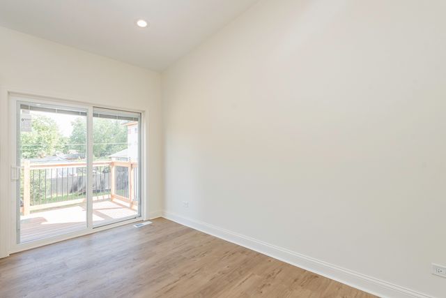 1521 Kenmore Avenue, Round Lake Beach, IL 60073