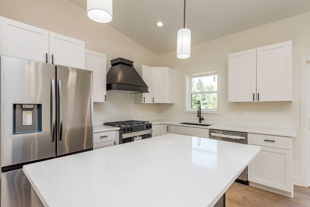 1521 Kenmore Avenue, Round Lake Beach, IL 60073