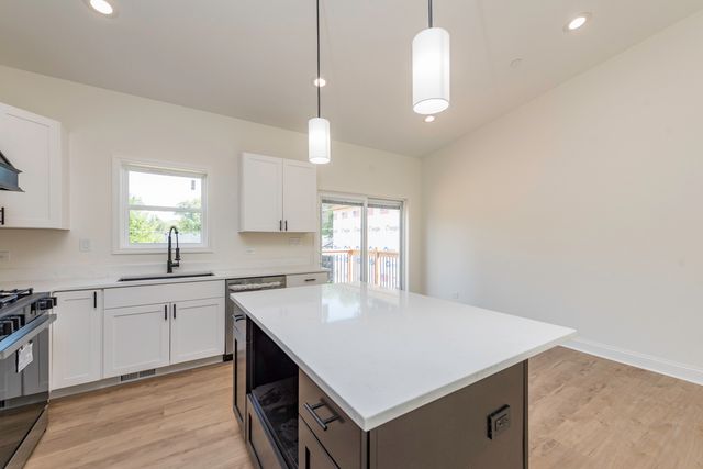 1521 Kenmore Avenue, Round Lake Beach, IL 60073