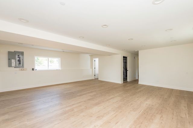 1521 Kenmore Avenue, Round Lake Beach, IL 60073