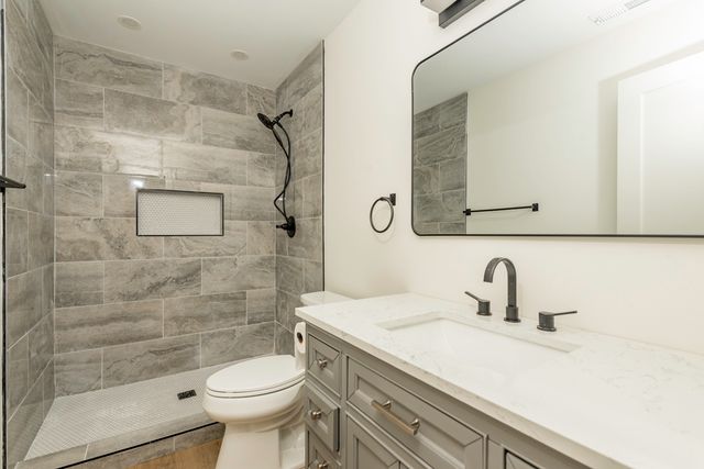 1521 Kenmore Avenue, Round Lake Beach, IL 60073