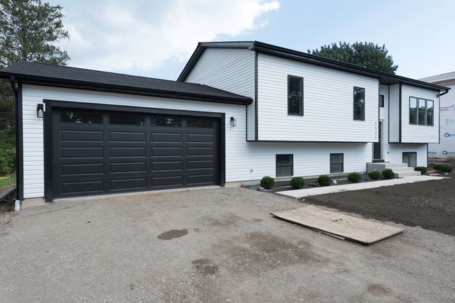 1521 Kenmore Avenue, Round Lake Beach, IL 60073
