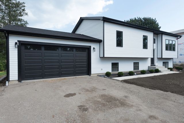 1521 Kenmore Avenue, Round Lake Beach, IL 60073