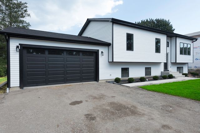 1521 Kenmore Avenue, Round Lake Beach, IL 60073