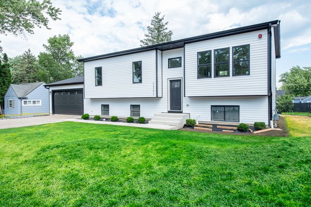 1521 Kenmore Avenue, Round Lake Beach, IL 60073