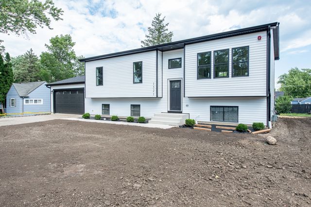1521 Kenmore Avenue, Round Lake Beach, IL 60073