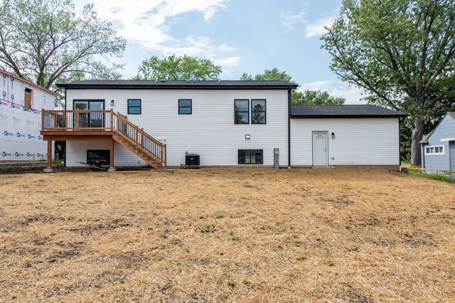 1521 Kenmore Avenue, Round Lake Beach, IL 60073