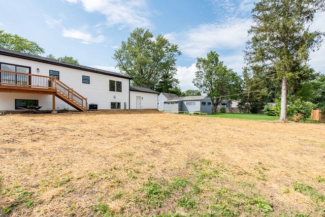 1521 Kenmore Avenue, Round Lake Beach, IL 60073