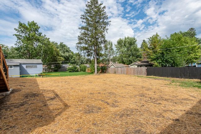 1521 Kenmore Avenue, Round Lake Beach, IL 60073