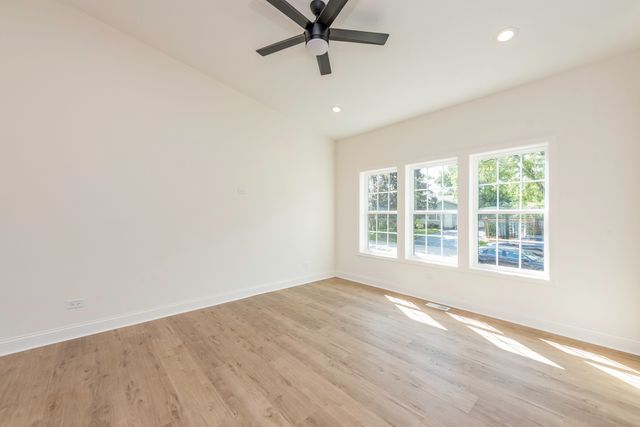 1521 Kenmore Avenue, Round Lake Beach, IL 60073