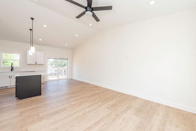 1521 Kenmore Avenue, Round Lake Beach, IL 60073