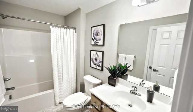 525 STONE GATE BLVD, Annville, PA 17003