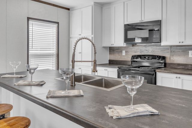 815 Thicket Trail, Granbury, TX 76048