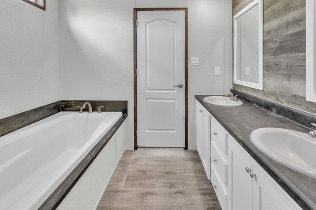 815 Thicket Trail, Granbury, TX 76048