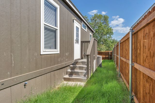 815 Thicket Trail, Granbury, TX 76048