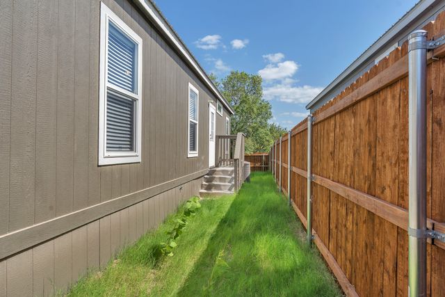 815 Thicket Trail, Granbury, TX 76048