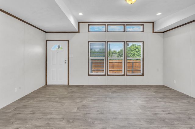 815 Thicket Trail, Granbury, TX 76048