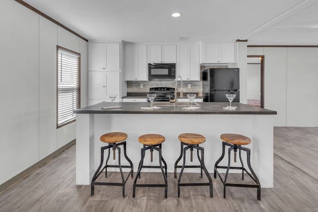 815 Thicket Trail, Granbury, TX 76048