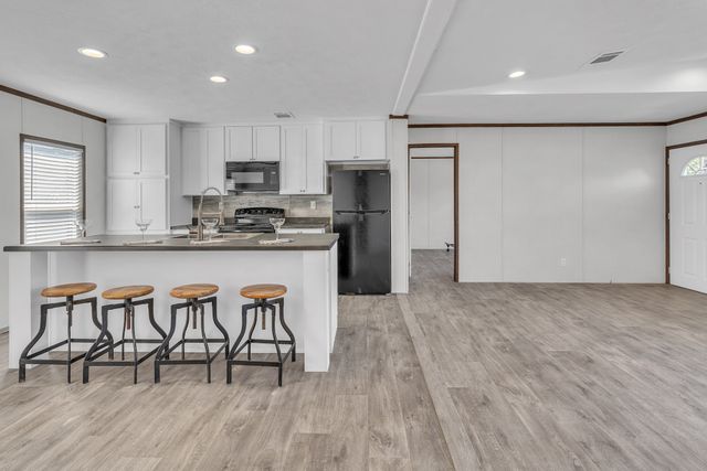 815 Thicket Trail, Granbury, TX 76048
