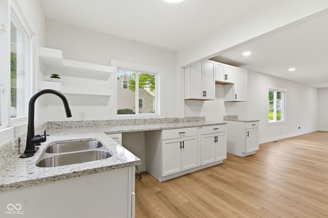 2102 W 9th Street, Anderson, IN 46016
