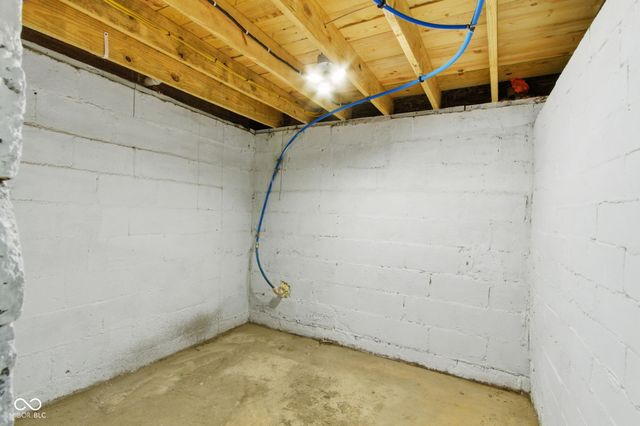 2102 W 9th Street, Anderson, IN 46016