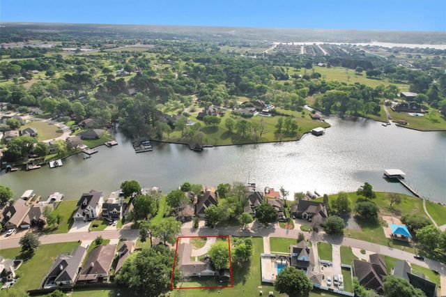6878 Kingston Cove Lane, Willis, TX 77318