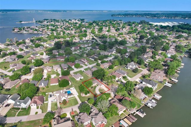 6878 Kingston Cove Lane, Willis, TX 77318