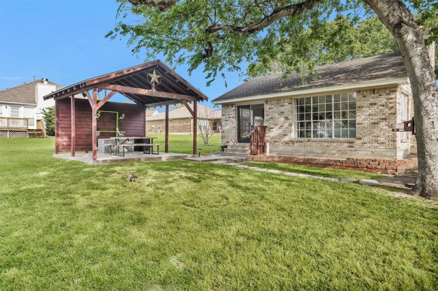 6878 Kingston Cove Lane, Willis, TX 77318